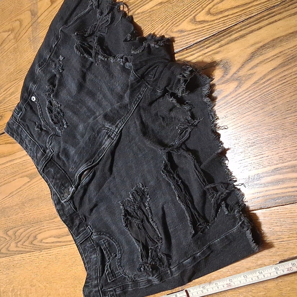 SOLD SOLD  JEANS SHORTS WOMENS 14 BLACK Preowned MOM Denim Used Distressed